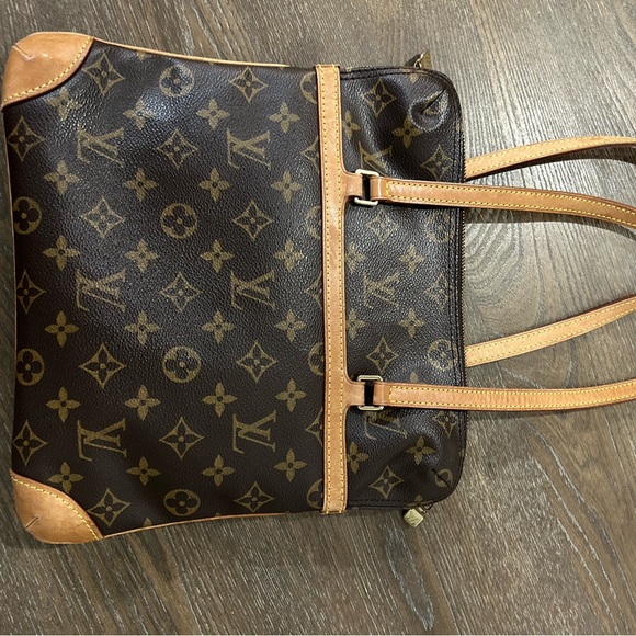 Louis Vuitton Monogram Coussin GM - Picture 7 of 15